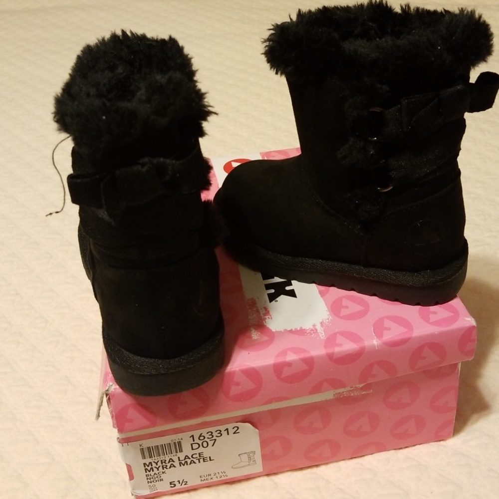 NWOT Airwalk baby girl boots